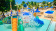 Praiamar Natal - Tem piscinas, parque aquático infantil, deck com espreguiçadeiras, sala de jogos, playground e área esportiva.