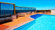 Quality Suites Vila Velha - Sua infraestrutura dá destaque ao lazer: desfrute, na cobertura do hotel, da piscina com vista para a orla!