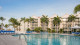 Renaissance Aruba Resort - Mas não para por aí! O lazer continua com duas piscinas, uma delas de borda infinita, em frente à lagoa.