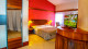 Resort Villaggio Arcobaleno - Por falar em descansar, escolha entre duas opções de acomodações, ambas com varanda, TV, AC e frigobar.