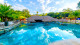 Rio Quente - Hotel Luupi - O hotel oferece piscina exclusiva ao ar livre, com águas naturalmente aquecidas.