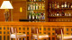 Rochester Calafate - As bebidas ficam sob responsabilidade do bar, onde os hóspedes podem relaxar enquanto apreciam bons coquetéis.