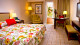 Royal Palm Plaza Resort - Na acomodação o descanso é completo. Escolha entre Luxo, Master e Luxo Família, com vista para o jardim, TV, AC, etc.