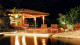 Pousada Ilha Splendor - O bar da piscina à noite, onde saborear as maravilhosas caipirinhas e os petiscos