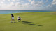 Sol Caribe Beach - Quem prefere esportes, pode aproveitar o campo de golfe e treinar partidas em família!