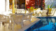 Tapindaré Hotel - No momento de relaxar, você poderá optar entre um mergulho e um bate-papo à beira da piscina.