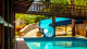 Tree Bies Resort - Deslize e chegue a mais uma deliciosa piscina ao seu dispor! Tem ainda bar molhado para drinks à beira d’água.