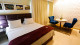 Uchôa Teresina Hotel - Destaque para o Apartamento Luxo, de 23 m², com decoração diferenciada e uma mini sala.