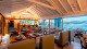 Vila d'este - A refeição é servida no sofisticado Altto Ristorante & Lounge Bar, com vista panorâmica para a Praia da Armação.