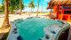 Villa dos Corais Pousada - Quando o assunto é relax, outras opções estão ao dispor. A primeira delas é a hidromassagem, pertinho da piscina.