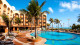 Vila Galé Fortaleza - Dentro do hotel, o deleite mantém o nível máximo. Uma das piscinas ao ar livre tem vista para o mar!