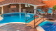 VOA Hotel Paraíso das Águas - A lista de lazer não decepciona! São duas piscinas para adultos e crianças, uma delas com bar.