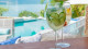 Wyndham Casa di Sirena - Entre um mergulho e outro, aproveite também o serviço de bar da piscina, com menu de drinks, lanches e petiscos.